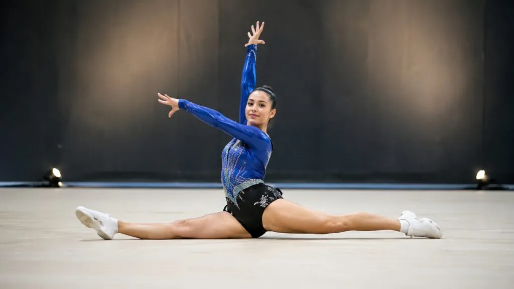 Atletas de gimnasia aeróbica mexicana de la UNAM durante entrenamiento rumbo al Mundial internacional