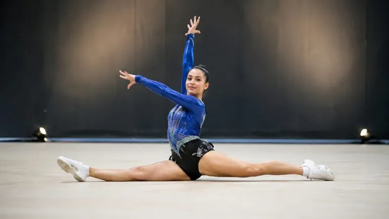 Atletas de gimnasia aeróbica mexicana de la UNAM durante entrenamiento rumbo al Mundial internacional