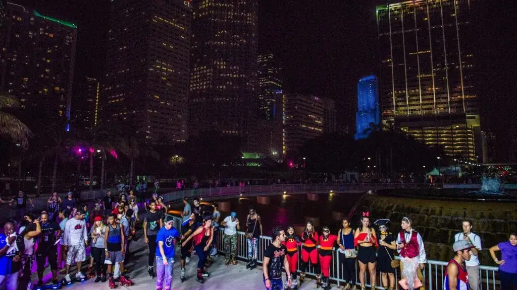 Bayskate regresa a Miami con música en vivo y pista de patinaje en Coconut Grove