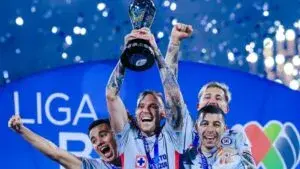 Cruz Azul celebra el título del Clausura 2026 tras vencer a Pumas en la final