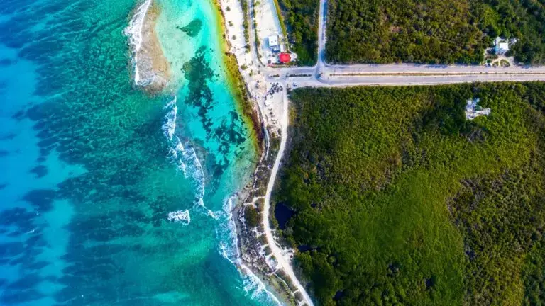Parque en Mahahual con protección ambiental y desarrollo turístico sostenible en Quintana Roo