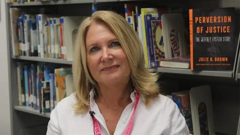 Julie K. Brown reconocimiento Pulitzer investigación Epstein