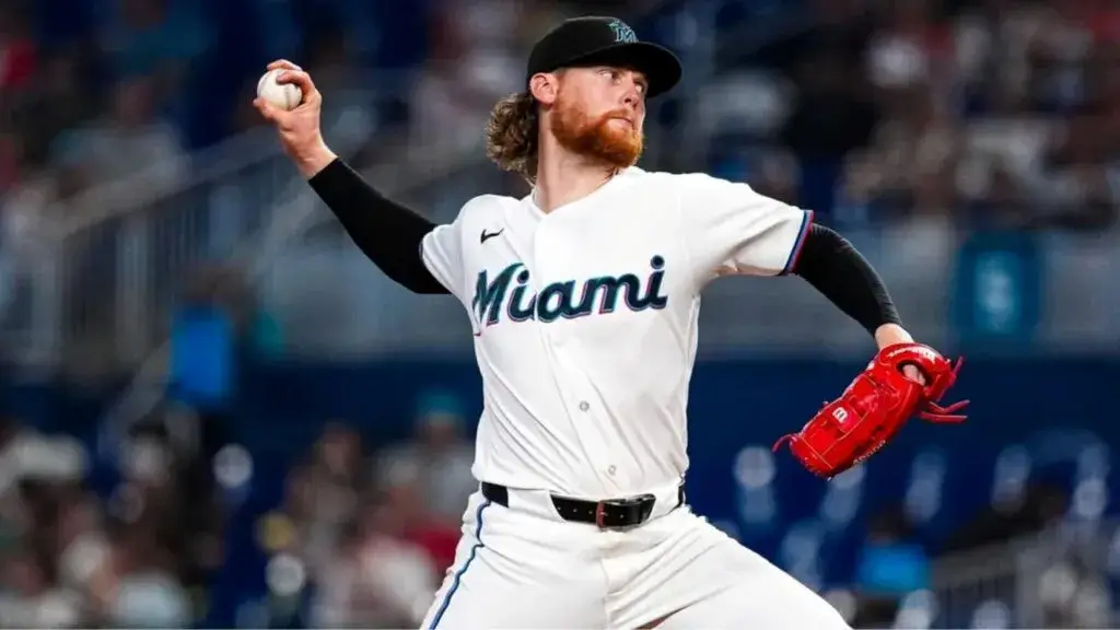 Max Meyer lanzando con los Marlins durante blanqueada con un solo hit permitido