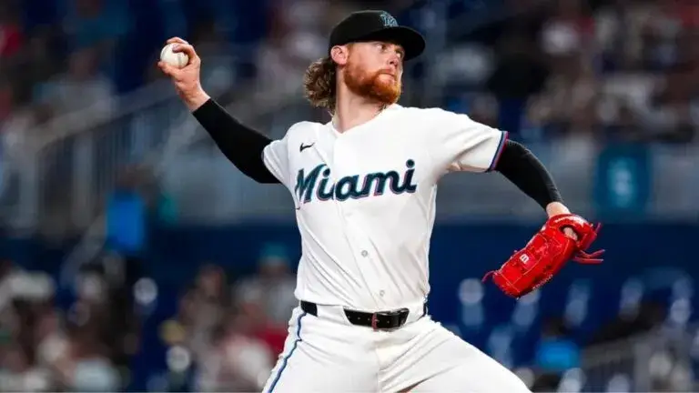 Max Meyer lanzando con los Marlins durante blanqueada con un solo hit permitido