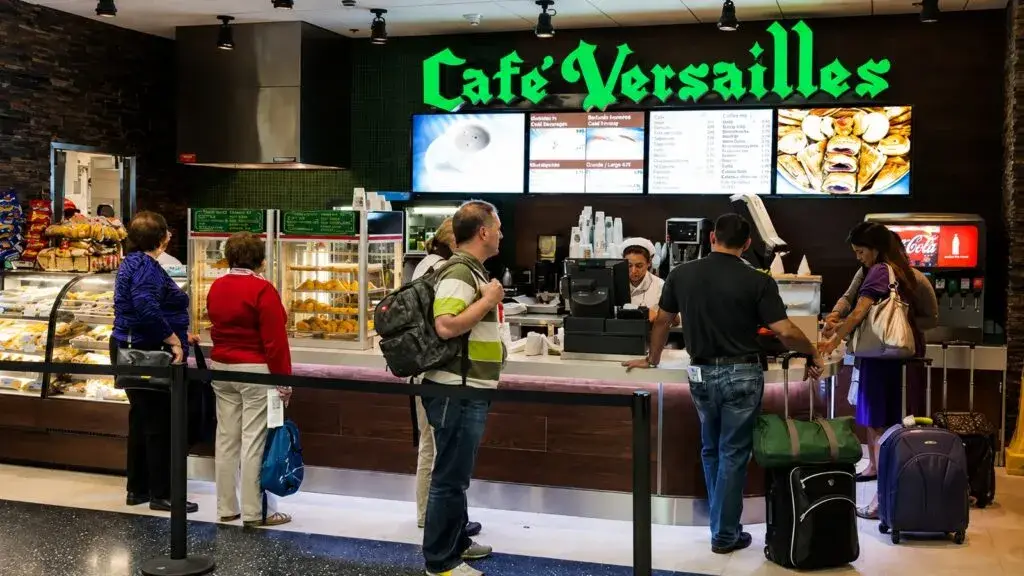 MIA fue reconocido por su comida cubana y restaurantes latinos dentro del aeropuerto de Miami