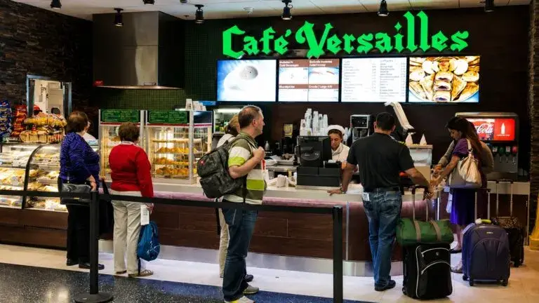 MIA fue reconocido por su comida cubana y restaurantes latinos dentro del aeropuerto de Miami