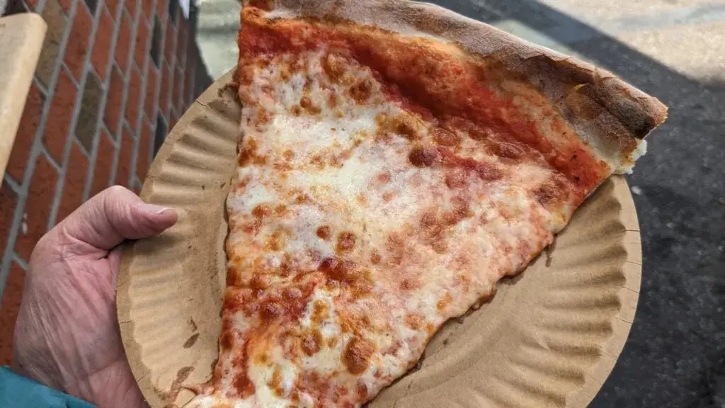 Pizza Queen abrirá en Fort Lauderdale con rebanadas gigantes inspiradas en Nueva York