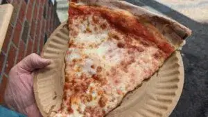 Pizza Queen abrirá en Fort Lauderdale con rebanadas gigantes inspiradas en Nueva York