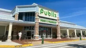 Publix coloca nuevos avisos sobre armas visibles dentro de supermercados en Florida