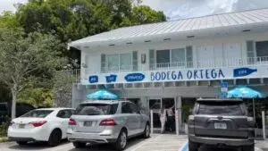 Bodega Ortega con cafetería, sándwiches artesanales y productos locales inspirados en la comunidad