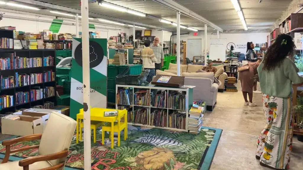 Bookleggers celebra 14 años ofreciendo libros gratuitos y actividades culturales para la comunidad