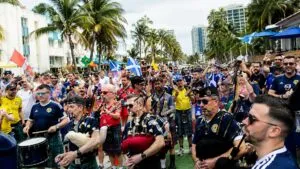 Aficionados de Brasil y Escocia celebran el Mundial Brasil Escocia en Miami durante la Copa del Mundo 2026.