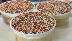 Dot Cakes llegará a Publix con cake cups virales cubiertos de sprinkles en Florida