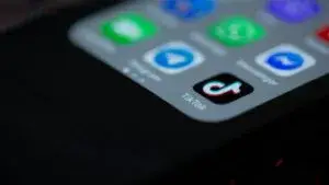 TikTok enfrenta una demanda en Florida por el acceso de menores de edad a la plataforma