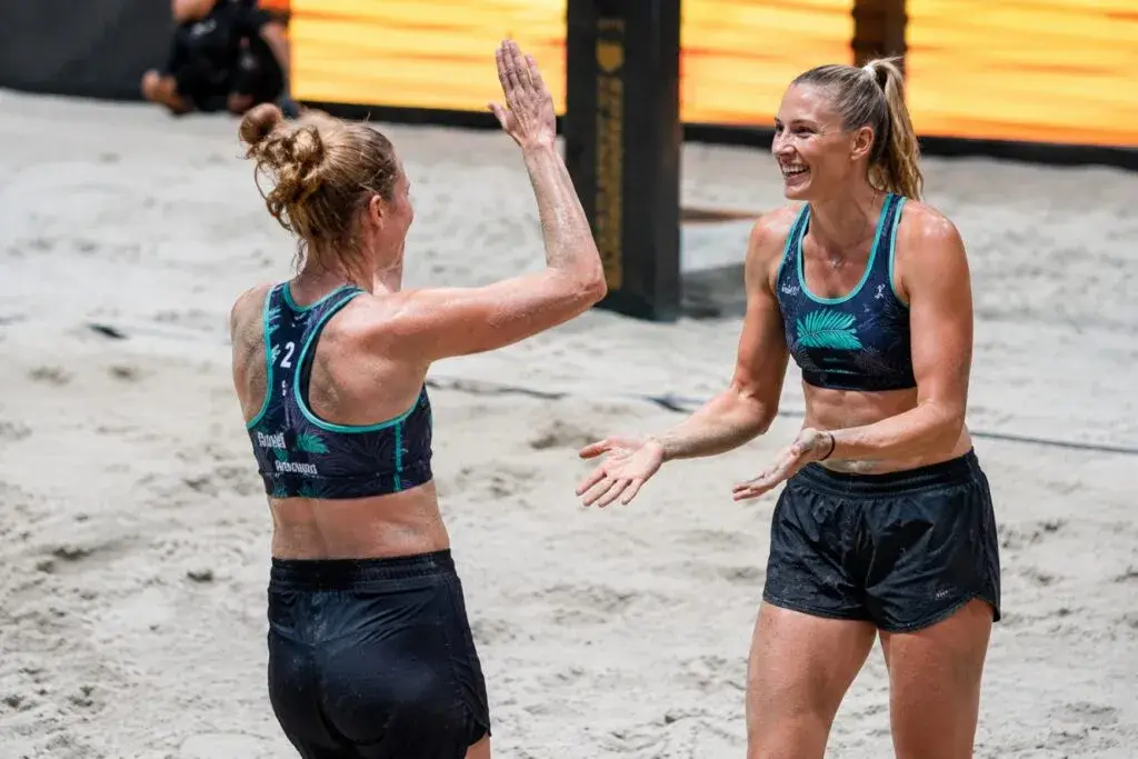 AVP Miami durante la AVP League en Florida con atletas de élite compitiendo en la arena