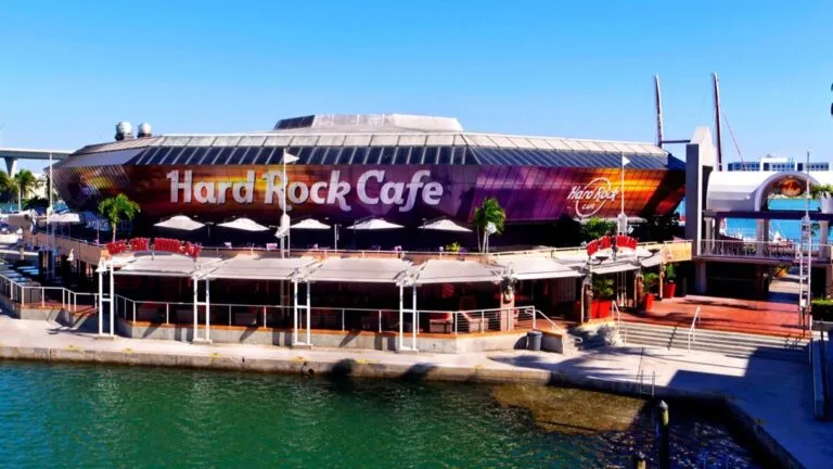 Hard Rock Cafe cerrará en Bayside Marketplace tras más de tres décadas como referencia turística en Miami