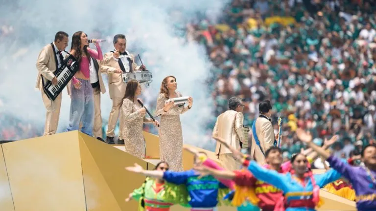 Inauguración del Mundial con celebración de México tras vencer a Sudáfrica en el Estadio Azteca