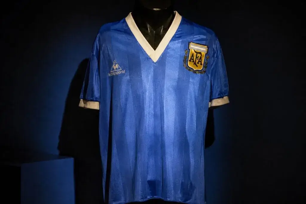 Playera de Argentina usada por Maradona en México 1986 con etiqueta Hecho en México
