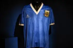 Playera de Argentina usada por Maradona en México 1986 con etiqueta Hecho en México