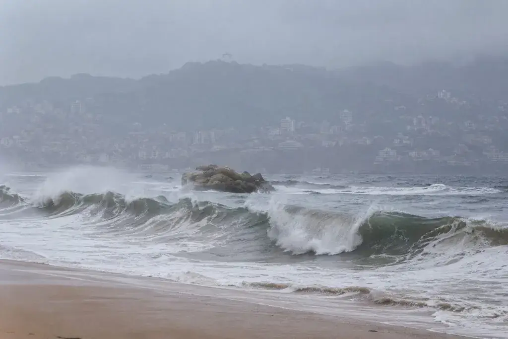 Tormenta tropical Boris provoca lluvias torrenciales y riesgo de inundaciones en México
