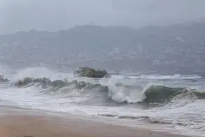 Tormenta tropical Boris provoca lluvias torrenciales y riesgo de inundaciones en México