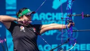 Maya Becerra celebra la medalla de oro obtenida en la Copa del Mundo de Tiro con Arco Antalya 2026