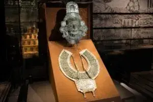 Exposición maya en China con piezas arqueológicas mexicanas exhibidas en el Museo de la Capital de Pekín.