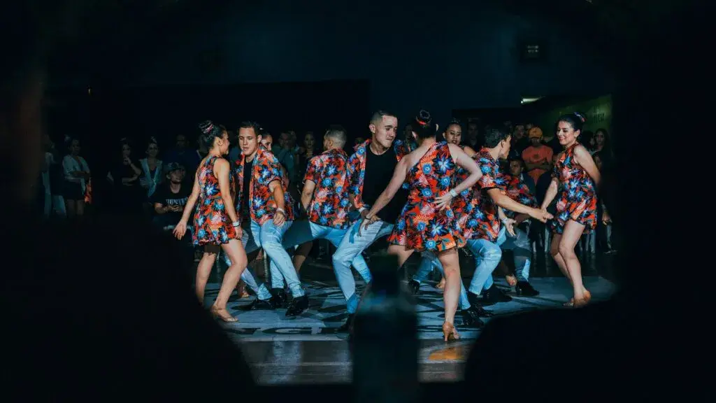 The Berry Farm con dos pistas de baile para salsa y country durante sus noches de verano