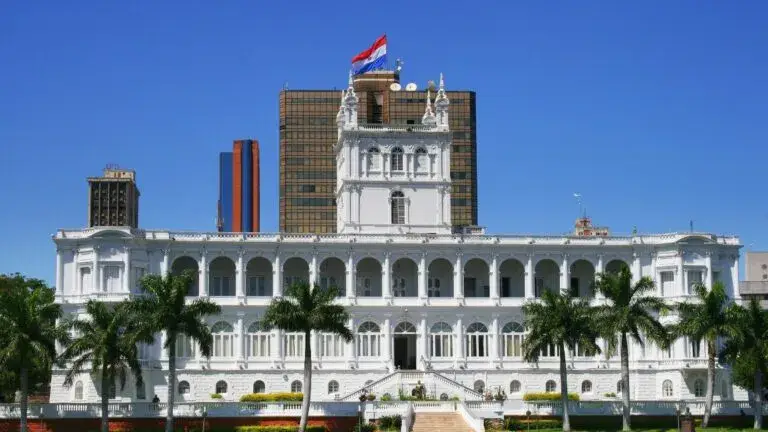 Paraguay fortalece su economía con inversión extranjera, energía renovable y proyectos de infraestructura estratégica