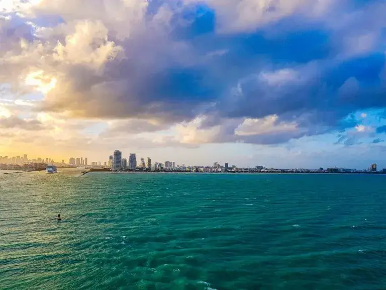 Clima en Miami con altas temperaturas y posibilidad de lluvias durante la jornada en el sur de Florida