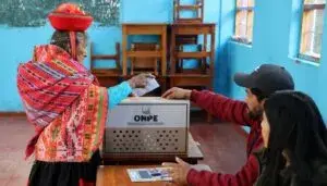 Roberto Sánchez durante el ajustado conteo electoral que mantiene en suspenso la elección presidencial en Perú