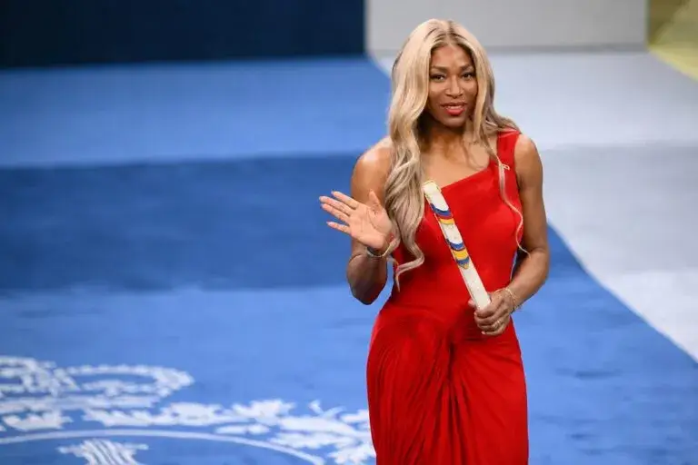Mansión de Serena Williams en Miami con diseño minimalista, arte contemporáneo y lujo frente al mar en Florida