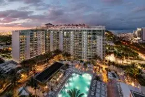 1 Hotel South Beach en Miami con lujo sostenible, suites amplias y acceso directo al océano