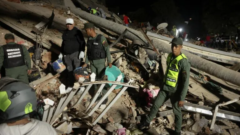Venezolanos en Florida buscan comunicarse con sus familias en Caracas tras los terremotos