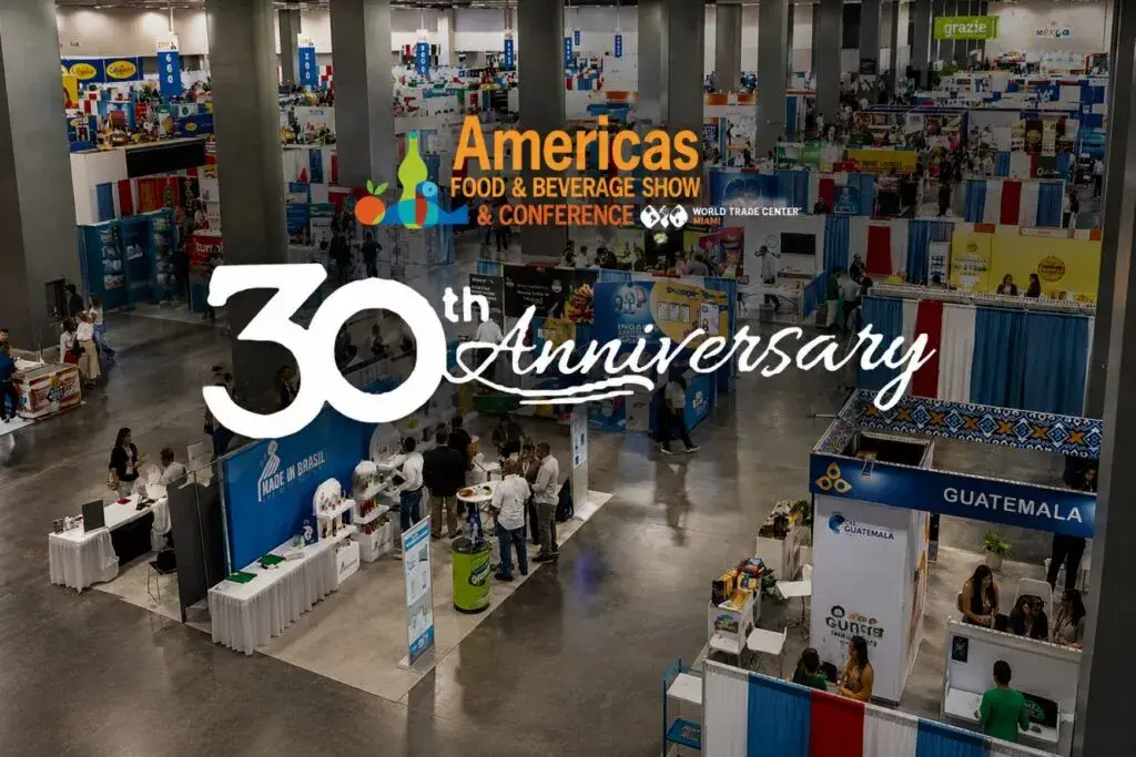 Americas Food & Beverage Show en Miami con expositores internacionales y compradores del sector alimentos y bebidas.