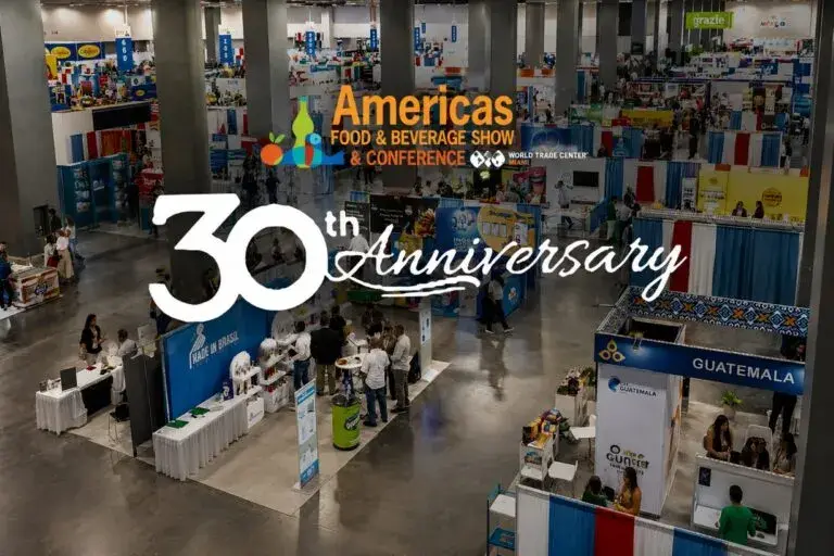 Americas Food & Beverage Show en Miami con expositores internacionales y compradores del sector alimentos y bebidas.