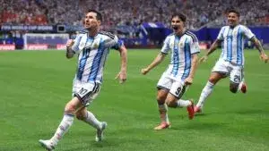 Argentina celebra su clasificación a las semifinales del Mundial 2026 tras vencer a Suiza con un gol decisivo de Julián Álvarez.