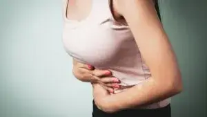 Brote de ciclosporiasis en Estados Unidos provoca cientos de casos confirmados mientras las autoridades buscan el origen del contagio.