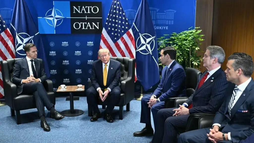Donald Trump durante una declaración sobre el conflicto entre Estados Unidos e Irán.