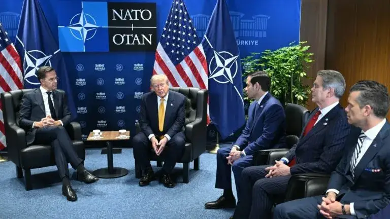 Donald Trump durante una declaración sobre el conflicto entre Estados Unidos e Irán.