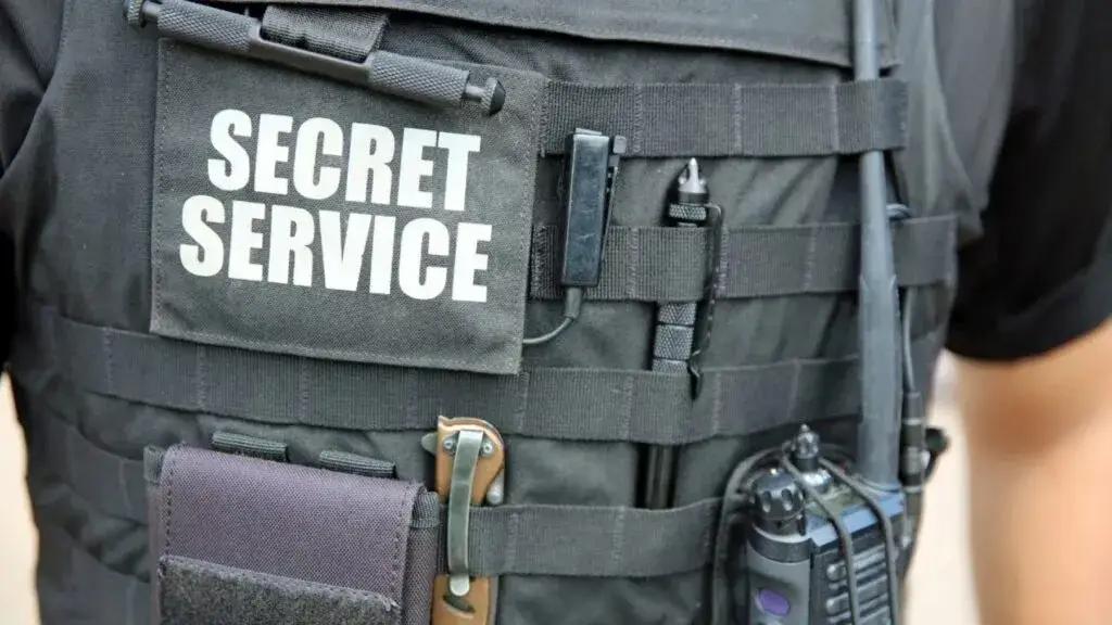 Investigación contra un empleado del servicio secreto por presuntas novatadas violentas en Miami-Dade.