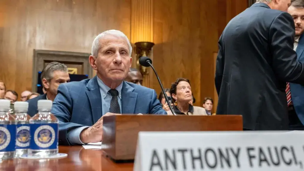 Anthony Fauci enfrenta una investigación de Florida por su testimonio ante el Senado sobre la pandemia de COVID-19.