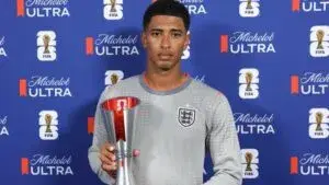 Jude Bellingham conversa con un periodista venezolano después del partido de Inglaterra en el Mundial 2026.
