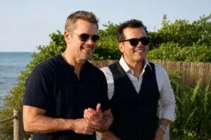 Matt Damon y John Leguizamo durante entrevista en Miami donde expresaron su apoyo a Venezuela mientras promocionaban La Odisea.
