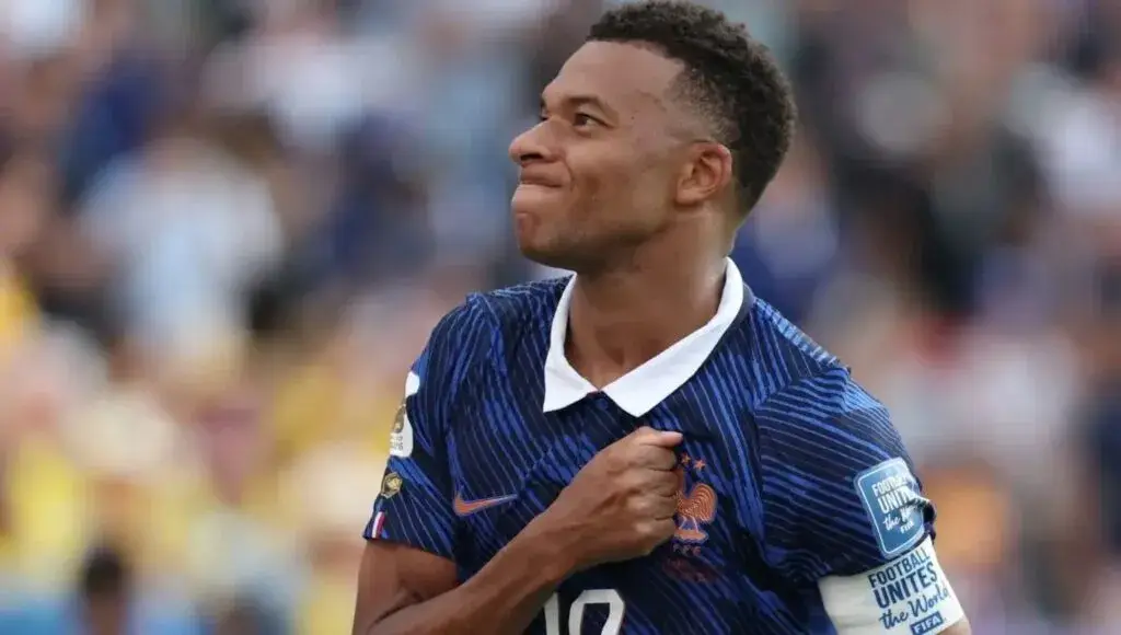 Mbappé durante un partido del Mundial 2026 después de responder a los comentarios racistas de una senadora paraguaya.