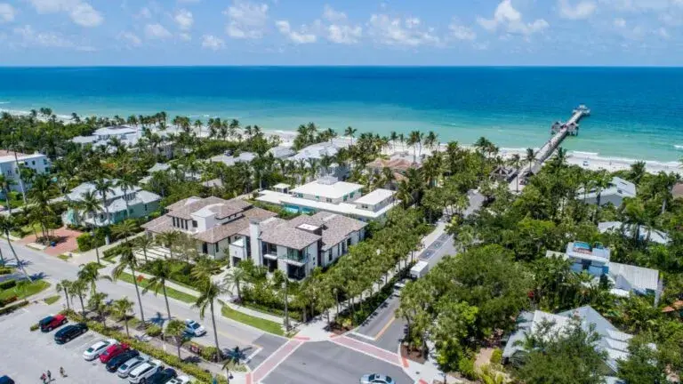 Crecimiento del mercado inmobiliario en la costa oeste de Florida por la llegada de compradores desde California.