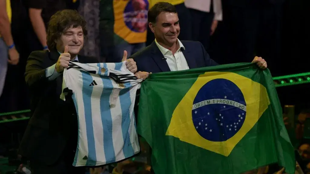 Milei lanza nuevas acusaciones contra Brasil, México y el Partido Demócrata.