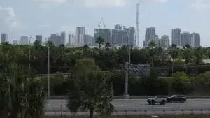 Proyecto de vivienda asequible en un antiguo terreno escolar autorizado por la nueva ley de Florida.