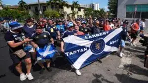 Proponen crear un fin de semana anual dedicado a la Tartan Army en Miami.