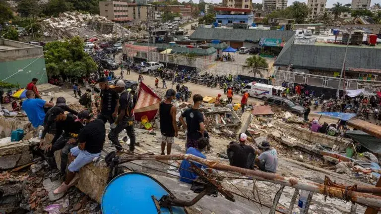 Venezuela enfrenta una crisis en el béisbol infantil tras los terremotos que afectaron a los Criollitos de La Guaira.